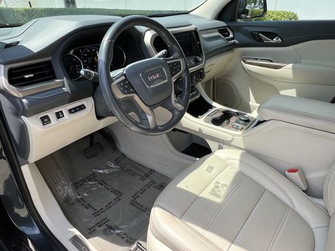 Used 2020 GMC Acadia Denali w/ Technology Package FWD image 17