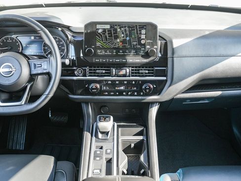 Used 2022 Nissan Pathfinder SL image 12