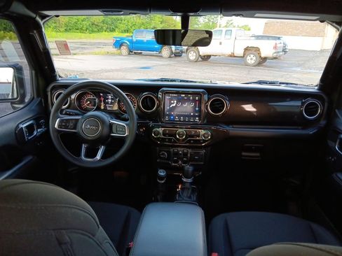 Used 2023 Jeep Gladiator Overland AWD/4WD image 34
