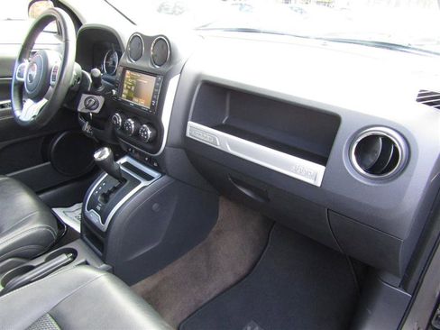 Used 2017 Jeep Compass Latitude image 33