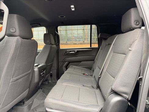 Used 2025 Chevrolet Suburban LS image 13