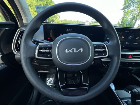 Used 2025 Kia Sorento LX FWD image 24