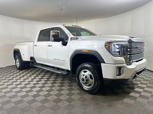 Used 2022 GMC Sierra 3500 Denali image 2
