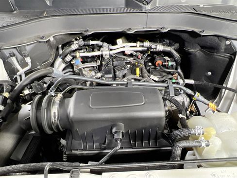 Used 2022 Ford Explorer XLT image 30