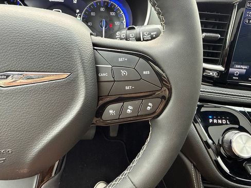 Used 2025 Chrysler Pacifica Limited FWD image 20