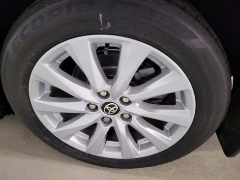 Used 2020 Toyota Camry SE image 23