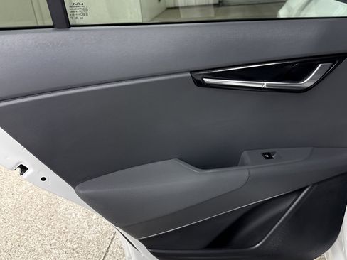 Used 2023 Kia Niro EX image 8