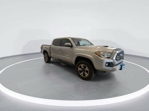 Certified 2019 Toyota Tacoma TRD Sport AWD/4WD image 2