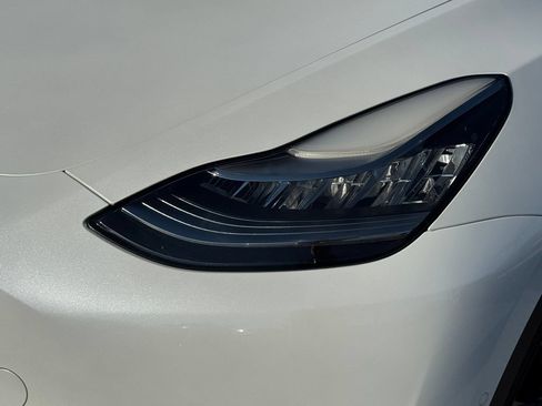 Used 2021 Tesla Model Y Long Range AWD/4WD image 19
