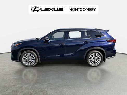 Used 2023 Toyota Highlander Platinum image 2