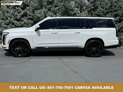 Used 2025 Cadillac Escalade ESV Sport Platinum AWD/4WD image 4