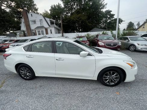 Used 2015 Nissan Altima 2.5 S w/ Sport Value Package FWD image 5