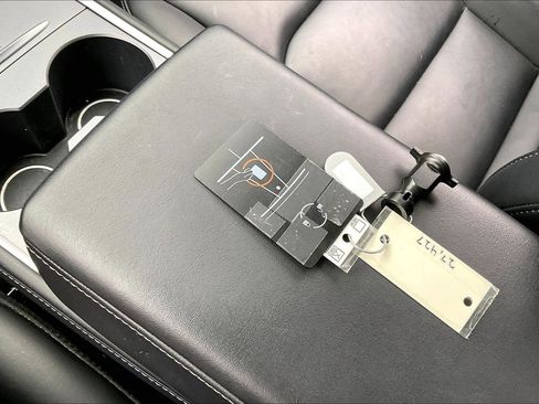 Used 2022 Tesla Model Y Performance image 35