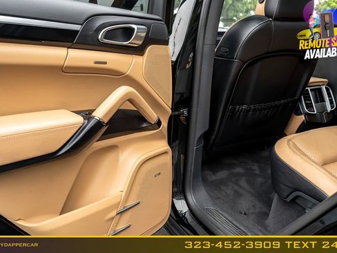 Used 2018 Porsche Cayenne Platinum Edition w/ Premium Package AWD/4WD image 15