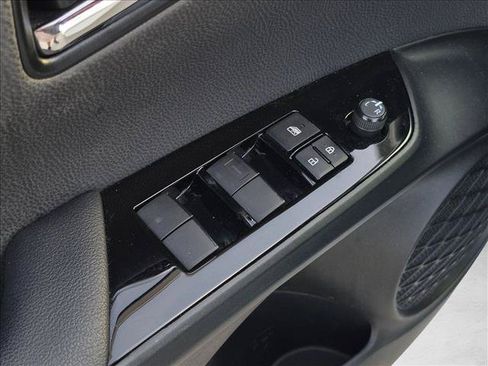 Used 2022 Toyota Prius FWD image 12