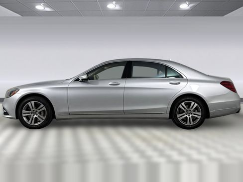 Used 2019 Mercedes-Benz S 560 Sedan image 2