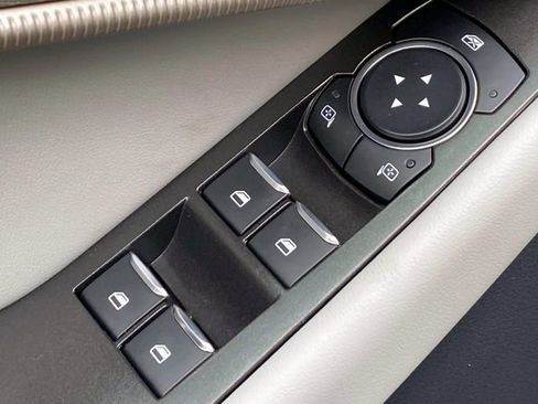 Used 2025 Ford Explorer Active w/ Active Comfort Package image 32