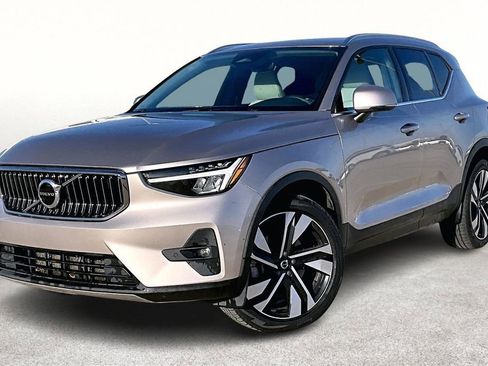 Used 2023 Volvo XC40 B4 Plus w/ Protection Package Premier image 15