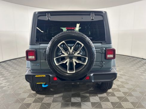 Used 2024 Jeep Wrangler Unlimited w/ Convenience Group AWD/4WD image 3