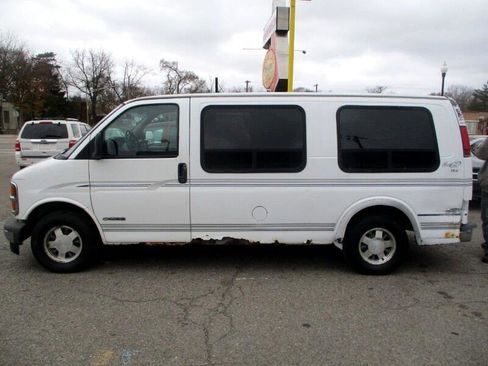 Used 2000 Chevrolet Express 1500 image 4