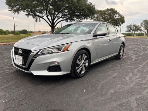 Used 2021 Nissan Altima 2.5 S w/ Driver Assist Package image 2