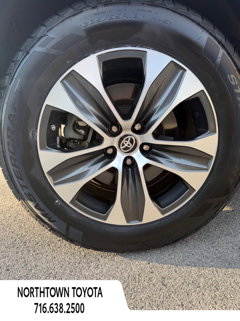 Used 2021 Toyota Highlander XLE FWD image 10