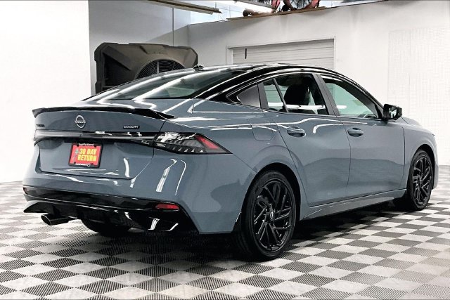 New 2027 Nissan Sentra SR w/ SR Premium Package FWD image 17