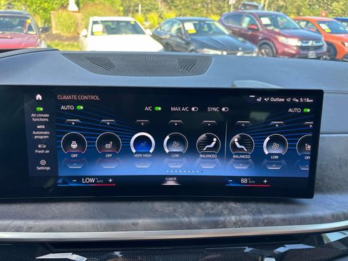 Used 2023 BMW X7 xDrive40i w/ Premium Package AWD/4WD image 25