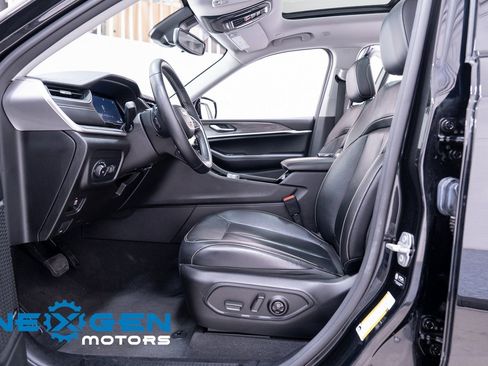 Used 2022 Jeep Grand Cherokee Limited image 24