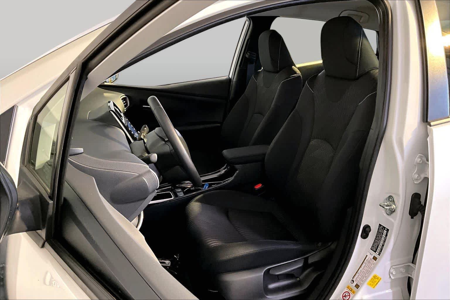 Used 2022 Toyota Prius Prime LE FWD image 9