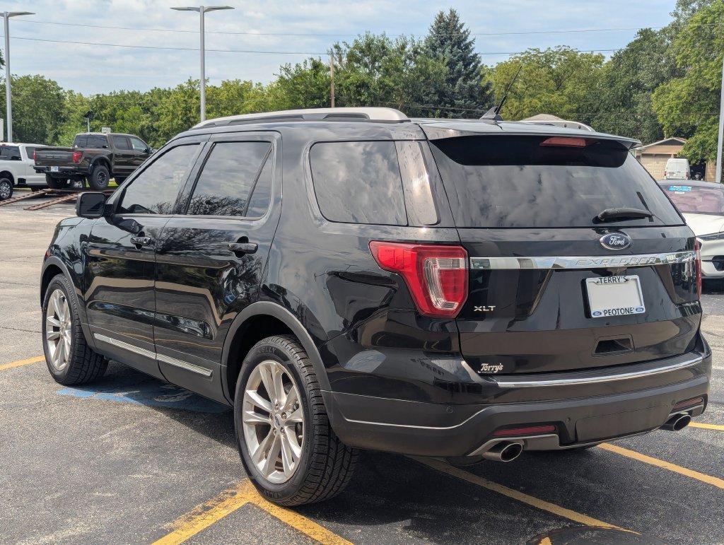 Used 2018 Ford Explorer XLT w/ Equipment Group 202A FWD image 5
