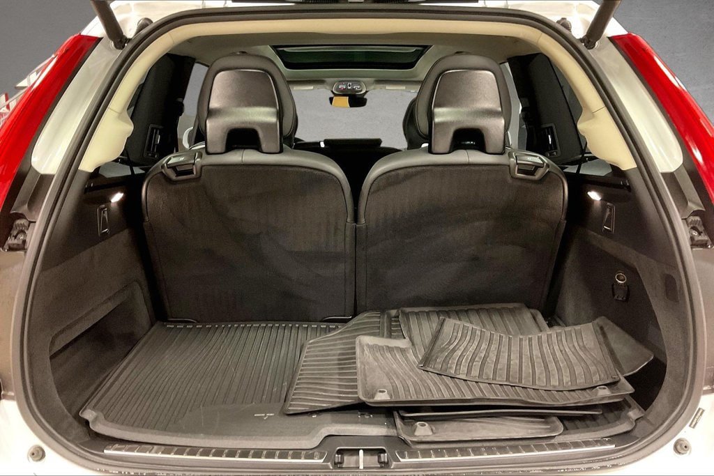 Certified 2025 Volvo XC90 B6 Plus w/ Protection Package Premier AWD/4WD image 5