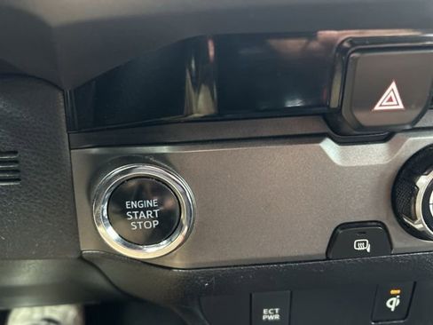 Used 2016 Toyota Tacoma TRD Sport image 17