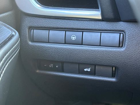 Used 2022 Nissan Rogue SL w/ SL Premium Package image 24