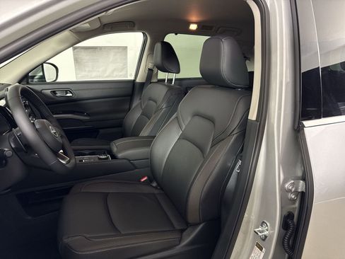 New 2025 Nissan Pathfinder SL image 17