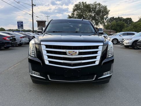 Used 2016 Cadillac Escalade Luxury AWD/4WD image 2