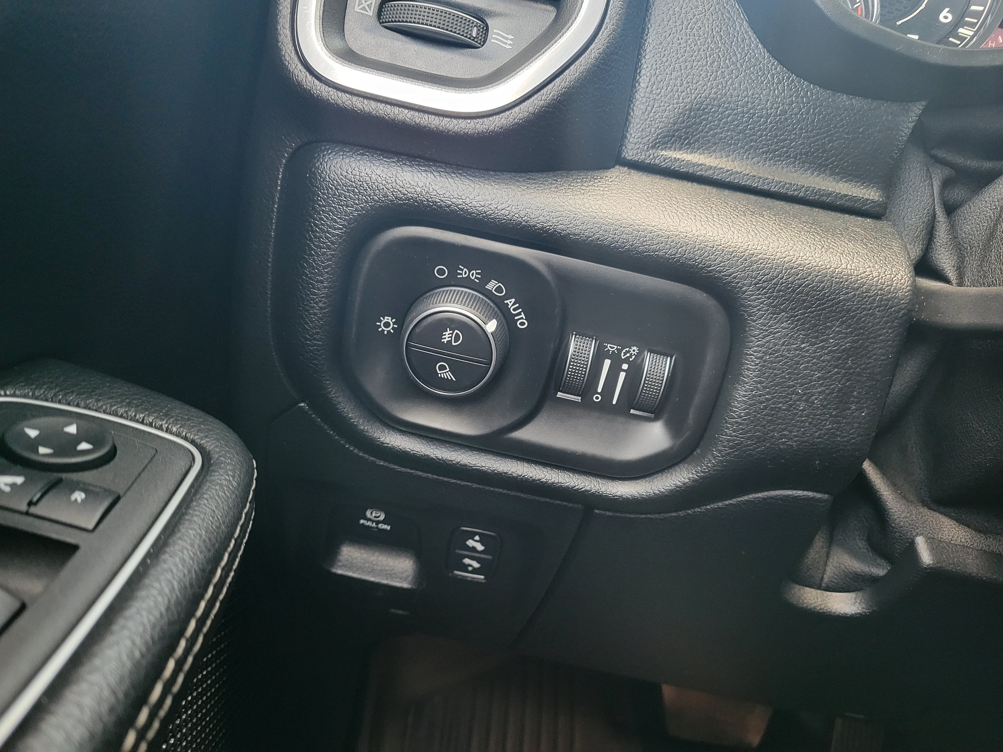 Used 2021 RAM 1500 Laramie w/ Sport Appearance Package AWD/4WD image 22