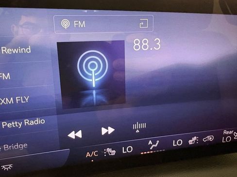 Used 2025 Buick Enclave Preferred image 28