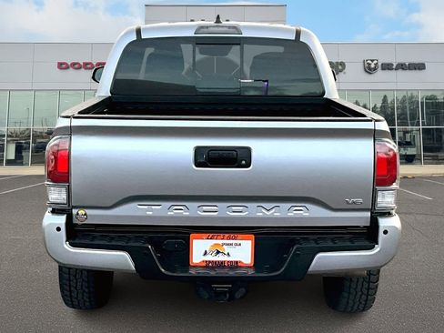 Used 2022 Toyota Tacoma TRD Off-Road w/ Technology Package image 5