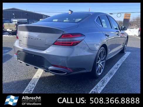 Used 2025 Genesis G70 2.5T image 5