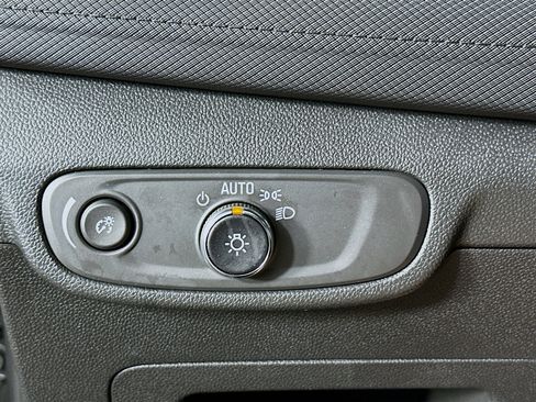 Used 2025 Chevrolet TrailBlazer LT FWD image 16