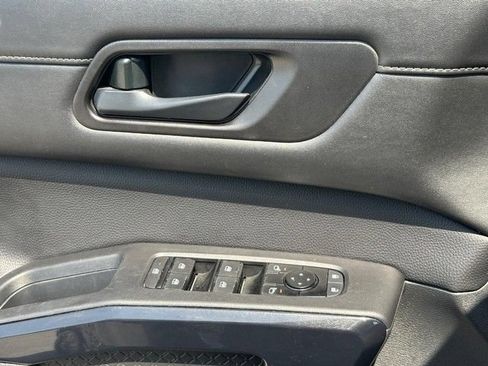 Used 2025 Nissan Pathfinder SV AWD/4WD image 30