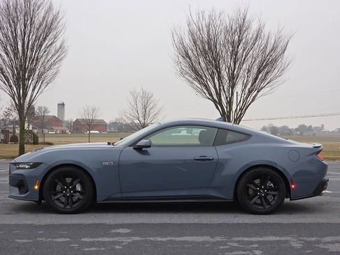 Used 2025 Ford Mustang GT image 5