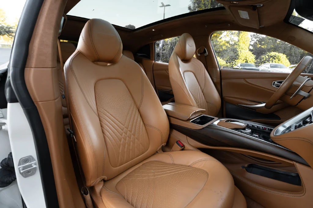 Used 2022 Aston Martin DBX AWD/4WD image 45