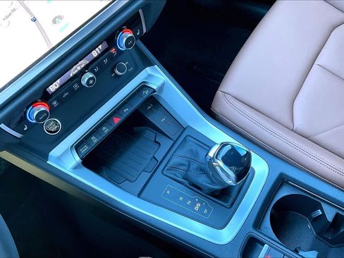 Used 2024 Audi Q3 2.0T Premium Plus image 38