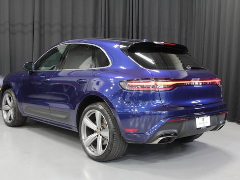 Certified 2025 Porsche Macan image 3
