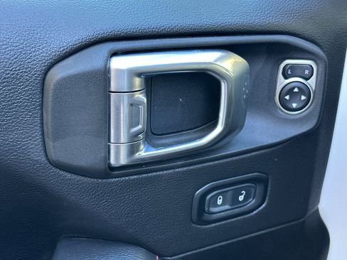 Used 2022 Jeep Gladiator Rubicon image 12