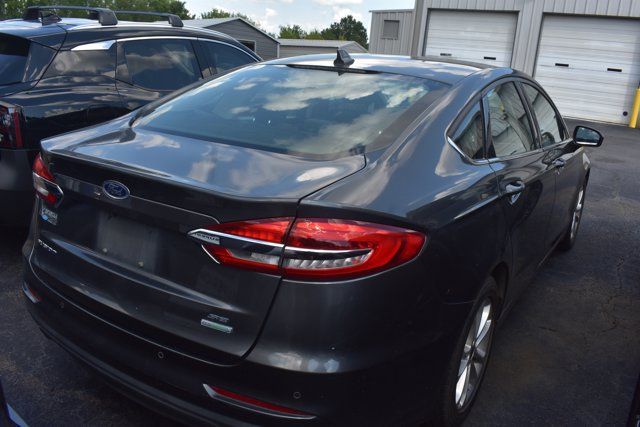 Used 2020 Ford Fusion SE FWD image 4