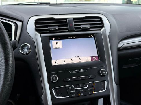Used 2019 Ford Fusion SE FWD image 32