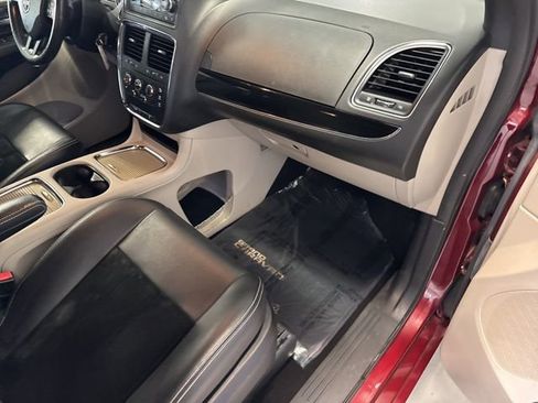 Used 2017 Dodge Grand Caravan SXT FWD image 19